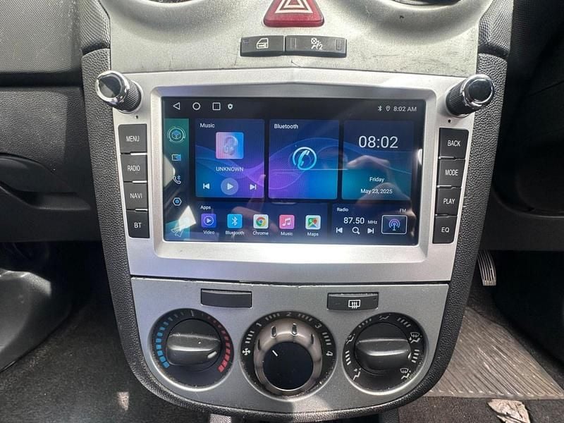 Used Vauxhall Corsa 2011 White Hatchback