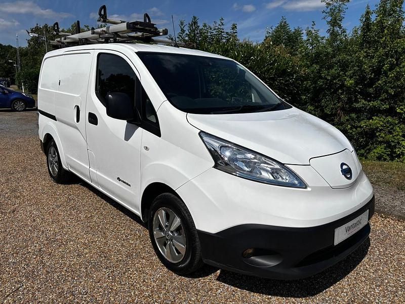 White Used 2021 Nissan e-NV200 Tekna Van | £6,450 (Super price) - Image 1/4
