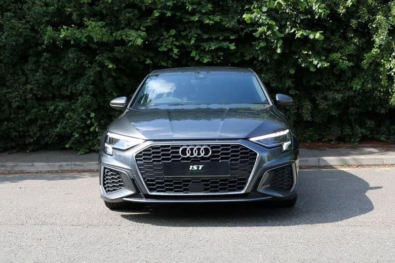 Używany Audi A3 S-Line 2023 Szary Sedan/Limuzyna