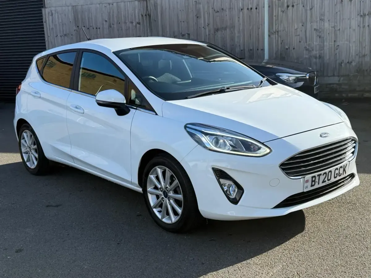 Begagnad Ford Fiesta Titanium 125 HK (91 kW) 2020 Vit Halvkombi