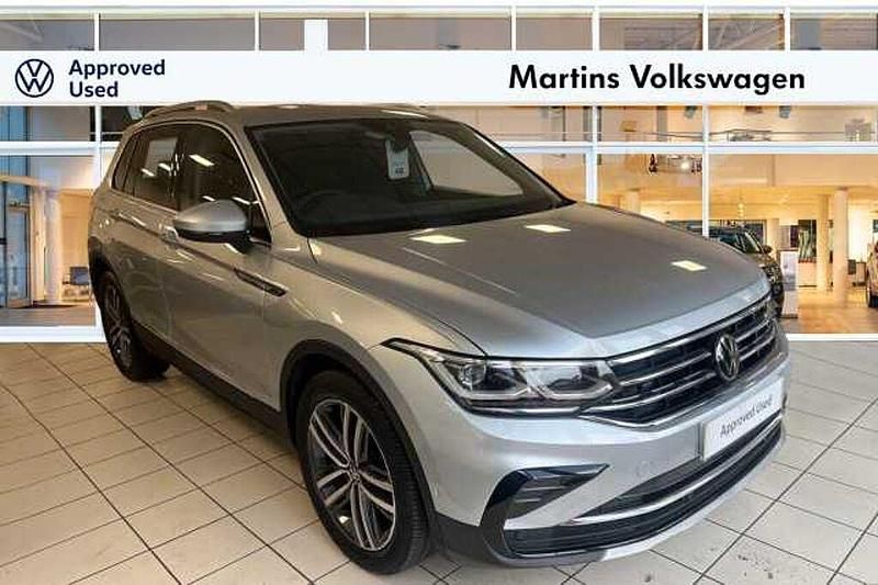 Used 2022 VW Golf VIII | £26,290 (Expensive) - Image 1/4