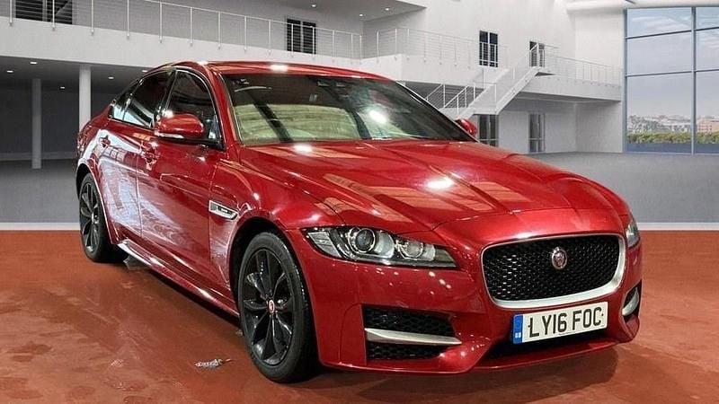 Used Jaguar XF R-Sport 180 HP (132 kW) 2016 Red Sedan
