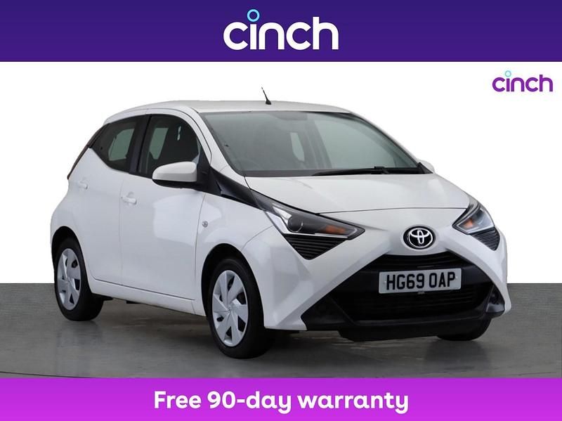 White Used 2020 Toyota Aygo X-play Hatchback | £9,049 (Fair price) - Image 1/3