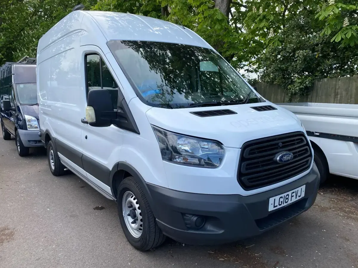 Usado Ford Transit 130 HP (95 kW) 2018 Branco Van