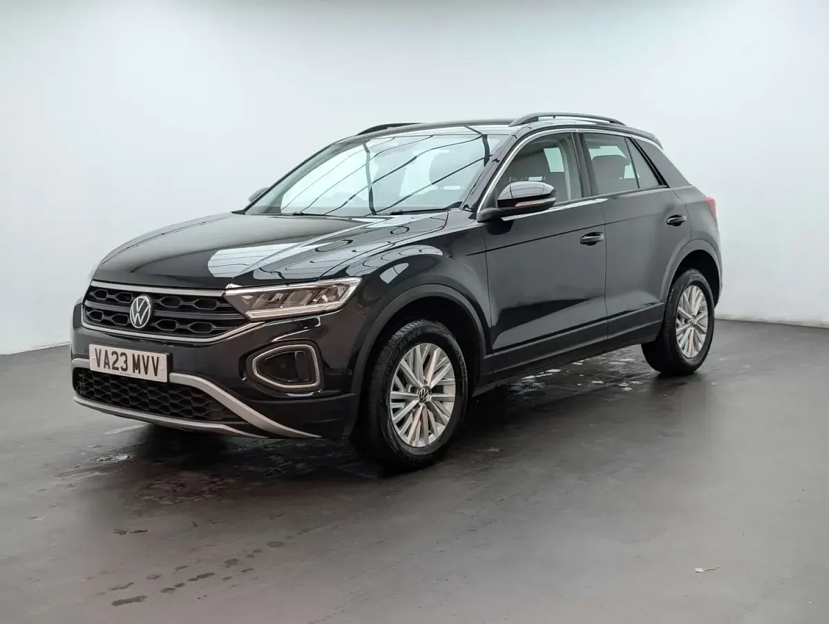 Used VW T-Roc Life 150 HP (110 kW) 2023 Black SUV