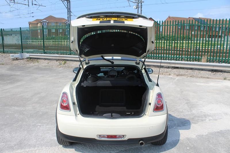 Image 3/4