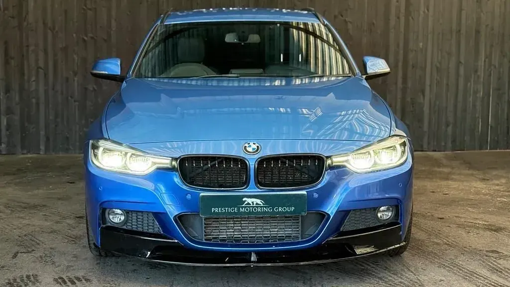 Usado BMW 320 M Sport 2016 Azul Familiar