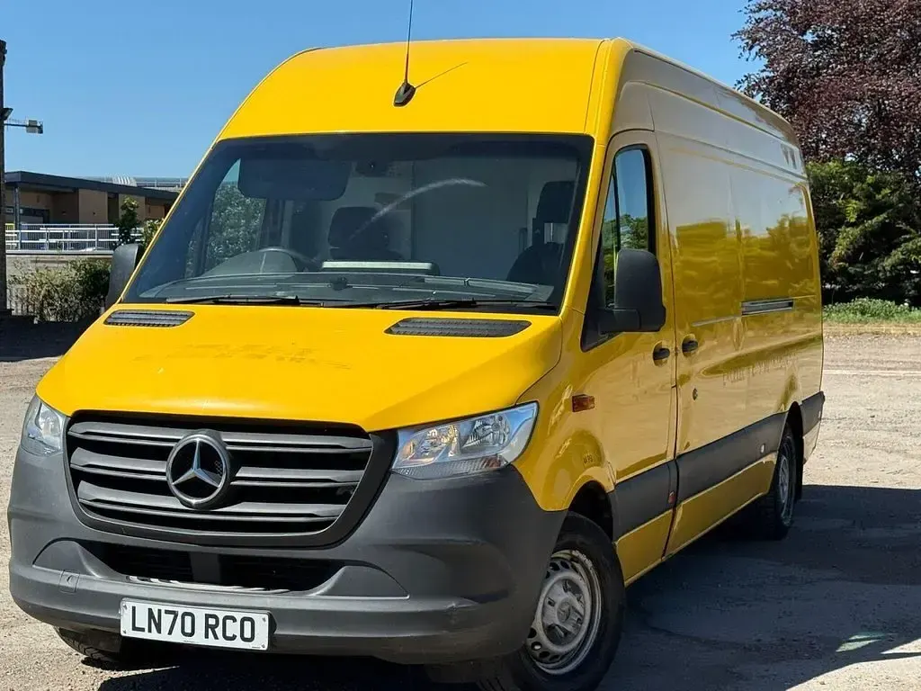 Used Mercedes Sprinter Progressive 141 HP (103 kW) 2020 Yellow Van