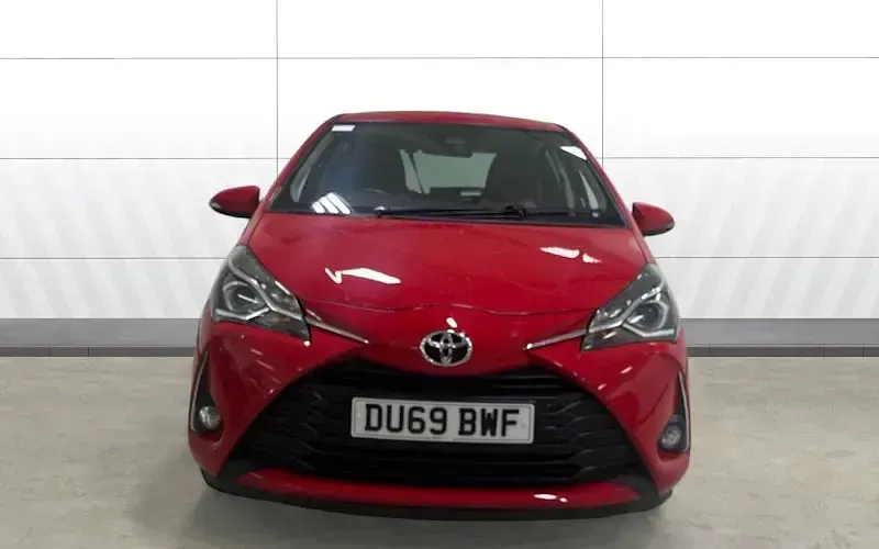 Used Toyota Yaris 111 HP (81 kW) 2019 Red Hatchback