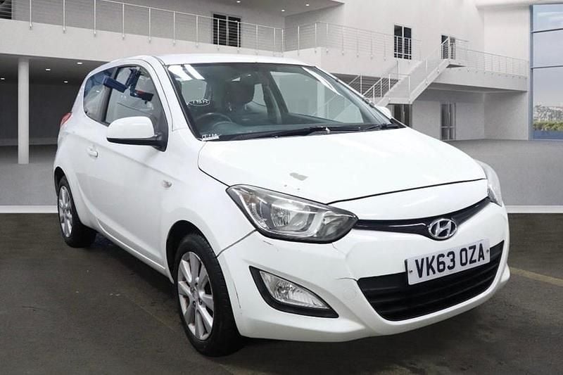 White Used 2013 Hyundai i20 Active Hatchback | £1,495 (Fair price) - Image 1/1