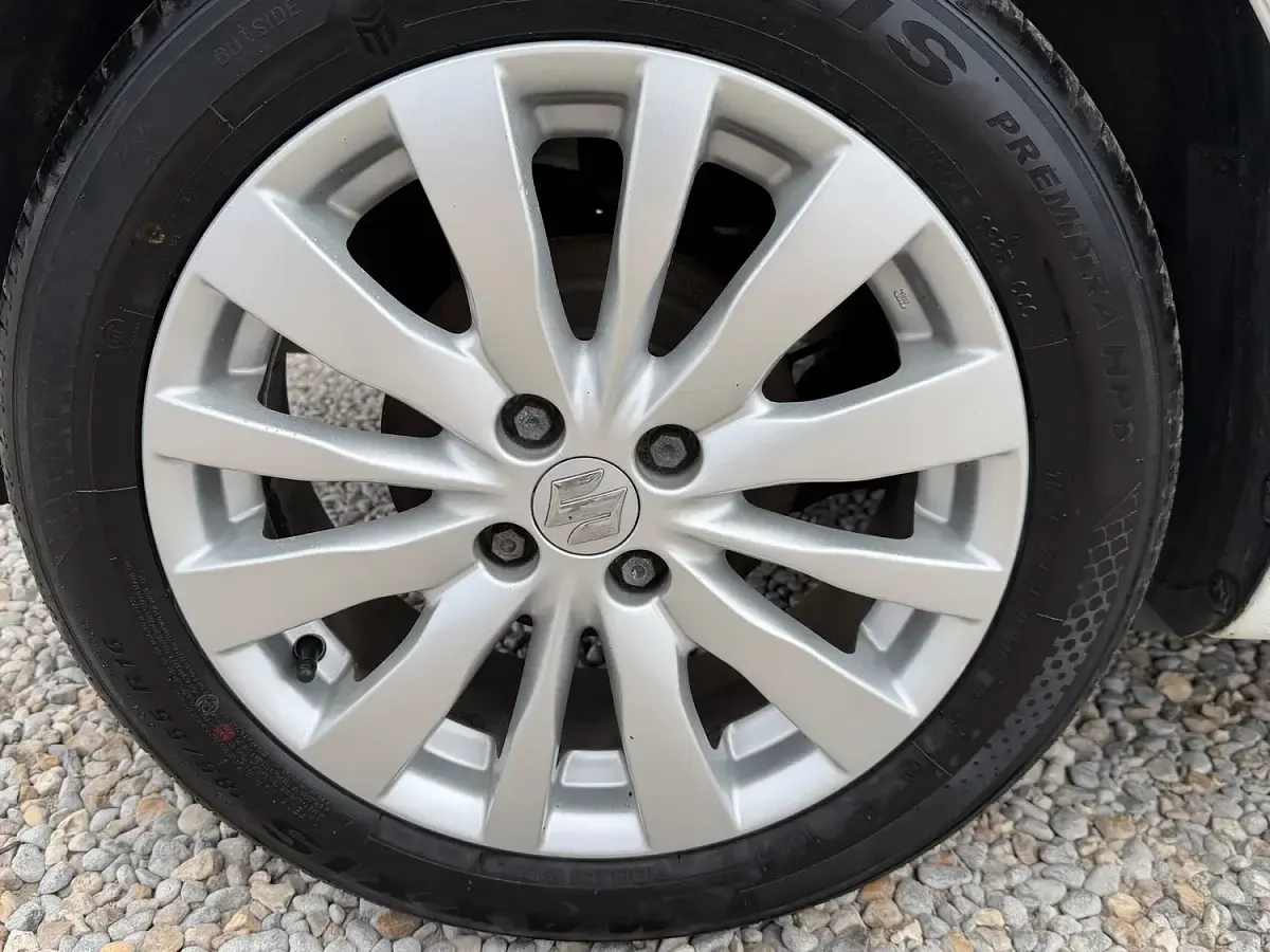Used Suzuki Swift SZ3 75 HP (55 kW) 2012 White Hatchback