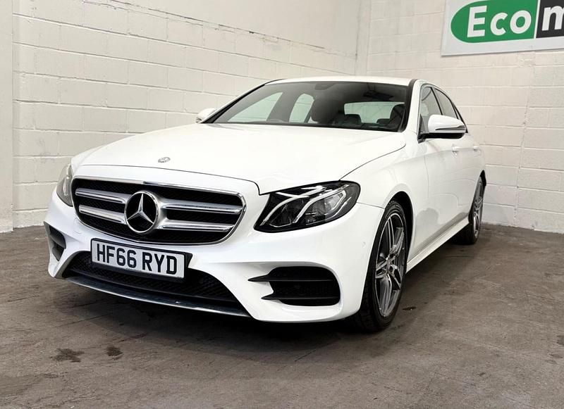 Begagnad Mercedes E220 AMG line 2016 Vit Sedan