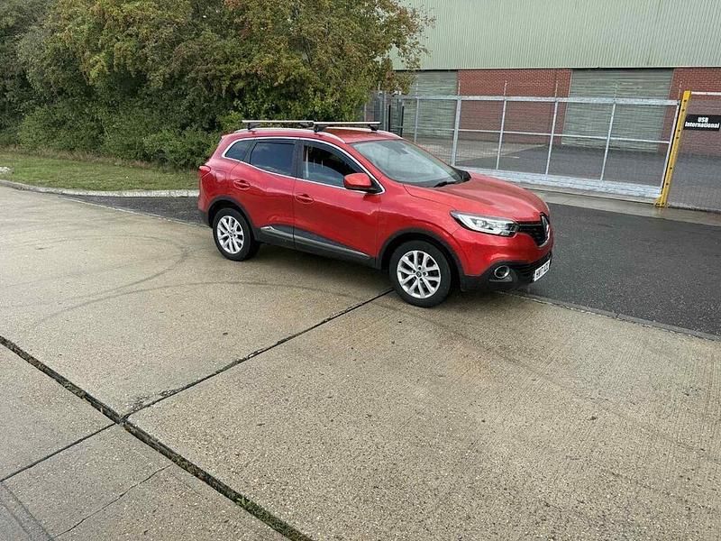 Red Used 2017 Renault Kadjar Dynamique SUV | £2,995 (Super price) - Image 1/4