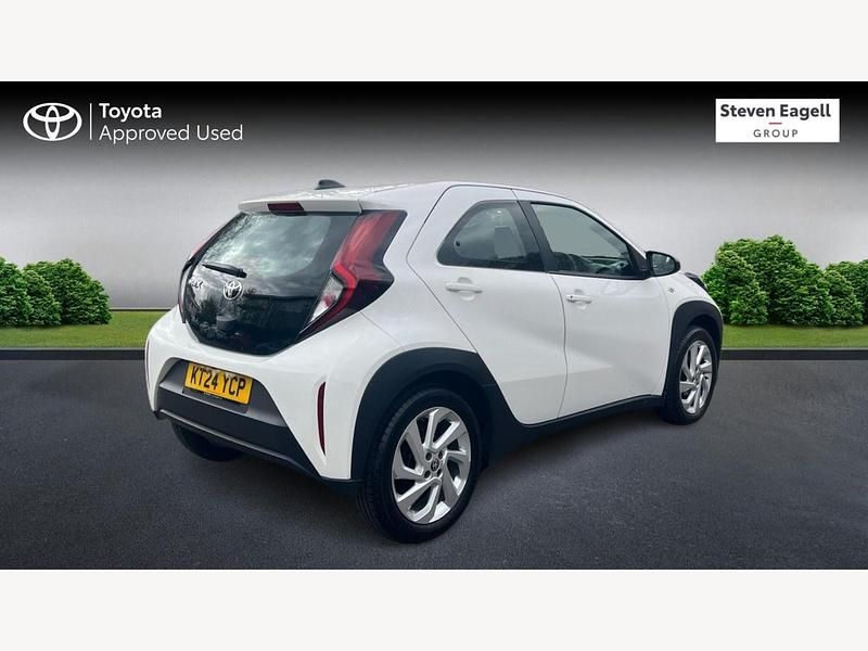 Used Toyota Aygo X PURE 72 HP (52 kW) 2024 White SUV