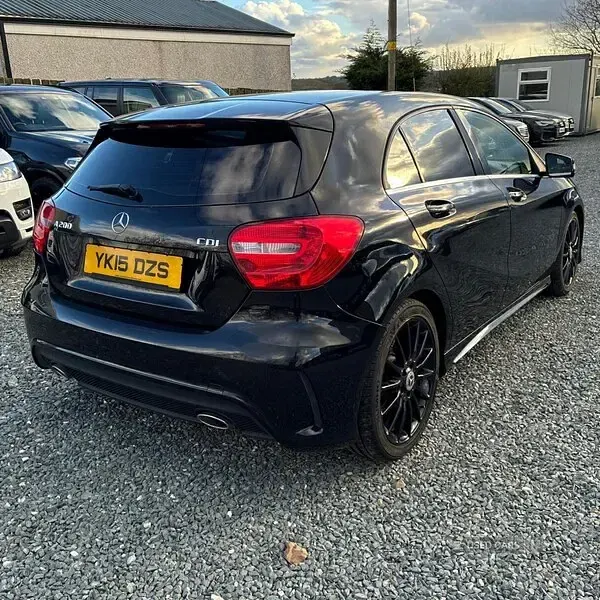 Käytetty Mercedes A200 AMG 134 HP (98 kW) 2015 Musta Viistoperä