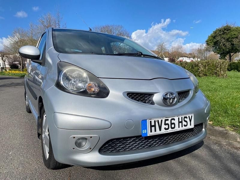 Used Toyota Aygo Sport 67 HP (49 kW) 2006 Silver Hatchback