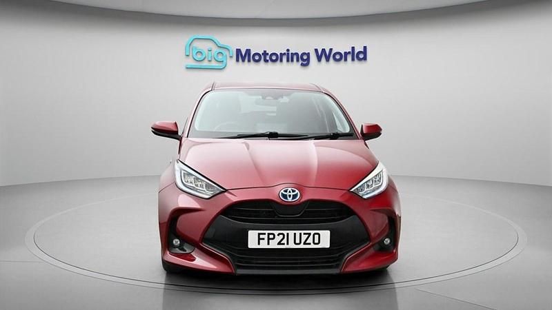 Used Toyota Yaris Hybrid Design 116 HP (85 kW) 2021 Red Hatchback