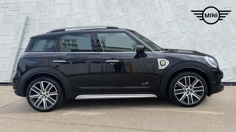Begagnad Mini Cooper S Countryman Exclusive 221 HK (162 kW) 2019 Svart SUV