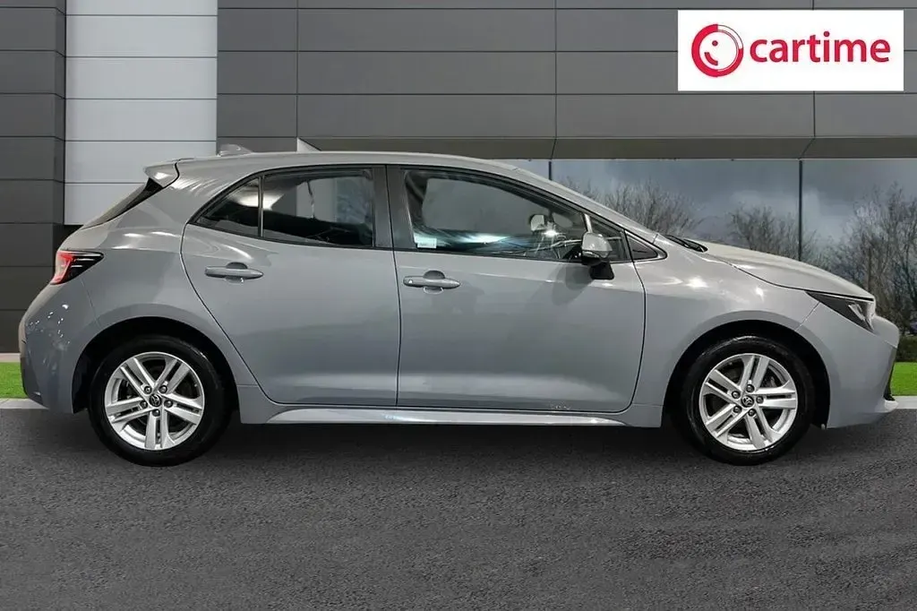 Usado Toyota Corolla 140 HP (102 kW) 2023 Cinzento Citadino