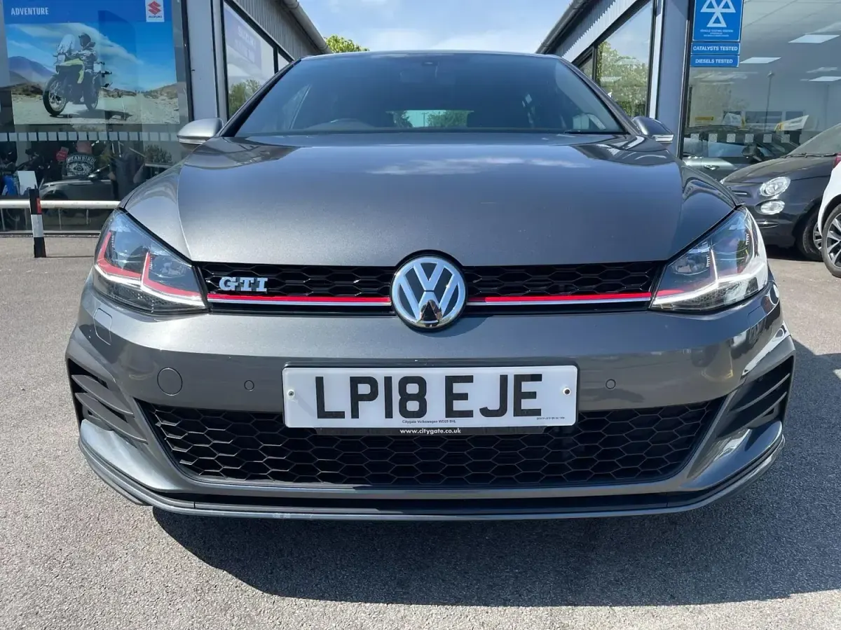 Używany VW Golf VII GTI 230 KM (169 kW) 2018 Szary Hatchback