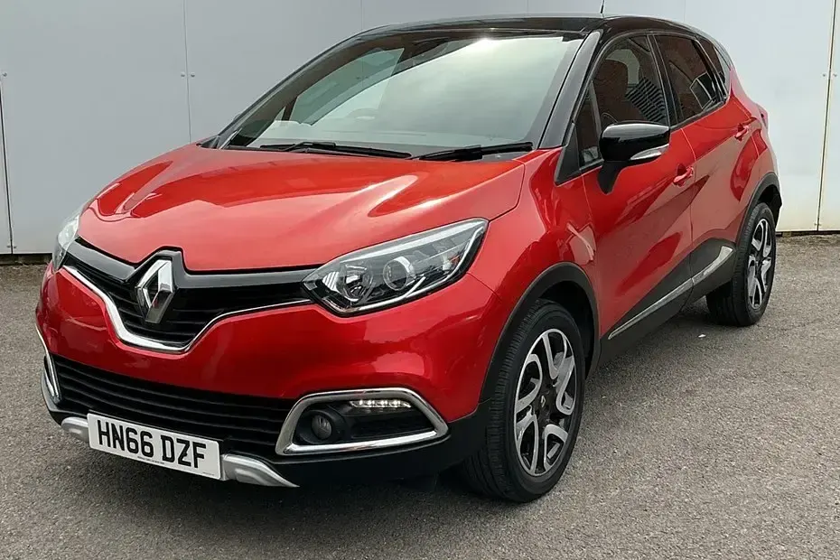 Usado Renault Captur Signature 90 HP (66 kW) 2016 Vermelho SUV