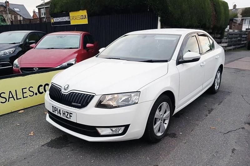 Used Skoda Octavia GreenLine 110 HP (80 kW) 2014 White Hatchback