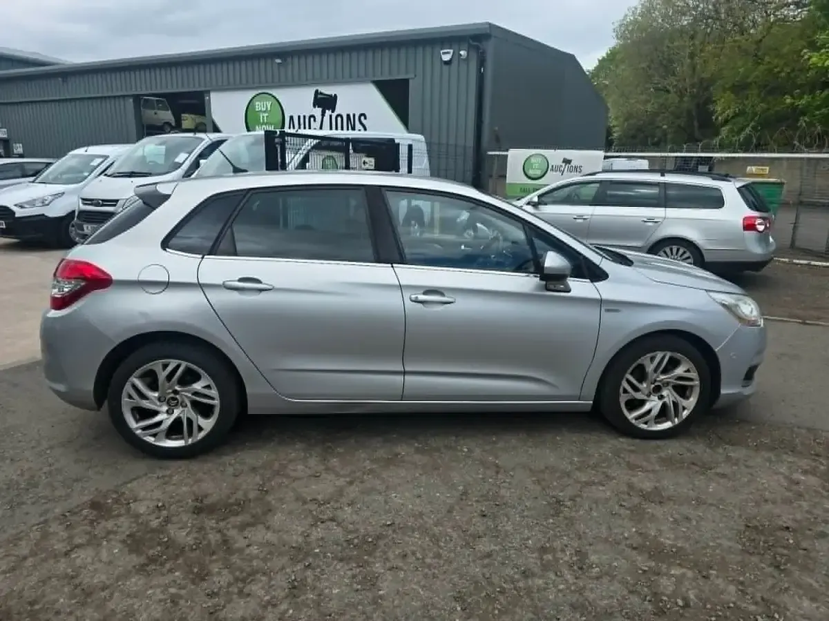 Used Citroën C4 Exclusive 110 HP (80 kW) 2011 Silver Hatchback