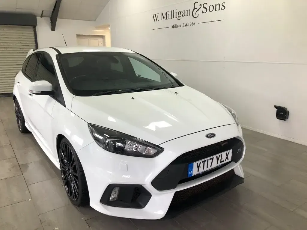 Usado Ford Focus RS 350 HP (257 kW) 2017 Branco Citadino