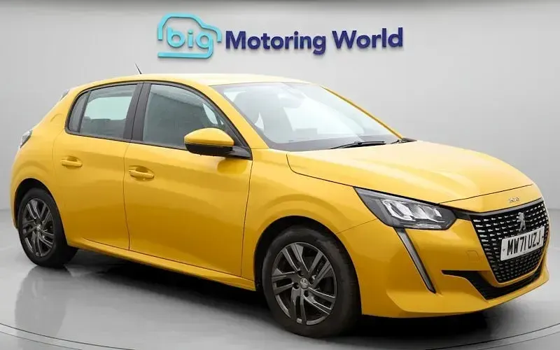Usado Peugeot 208 Active Premium 102 HP (75 kW) 2022 Amarelo Citadino