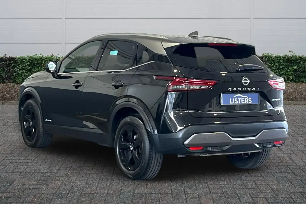 Used Nissan Qashqai 190 HP (139 kW) 2023 Two tone metallic  black/grey roof SUV