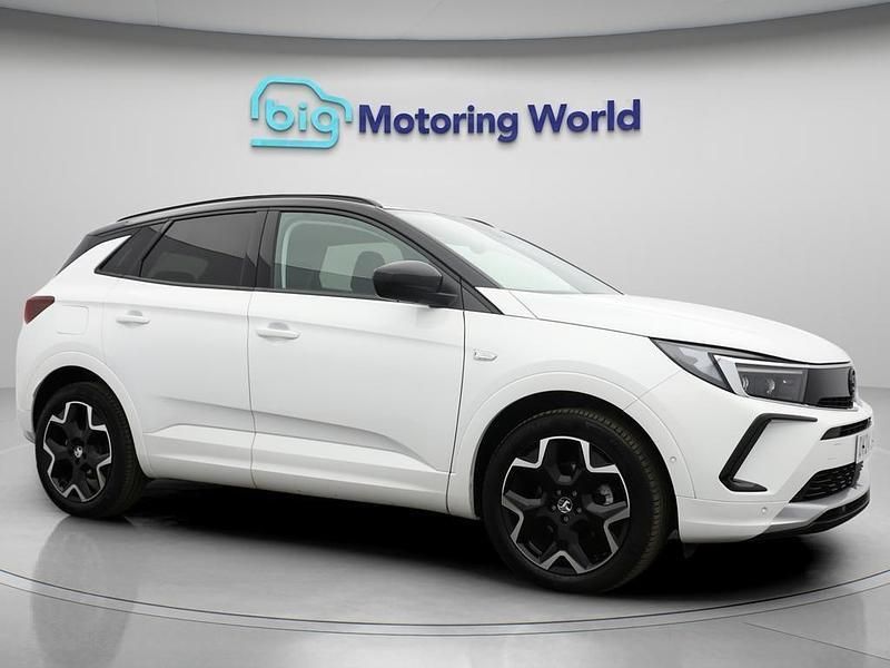 White Used 2024 Vauxhall Grandland X Ultimate SUV | £22,200 (Super price) - Image 1/4