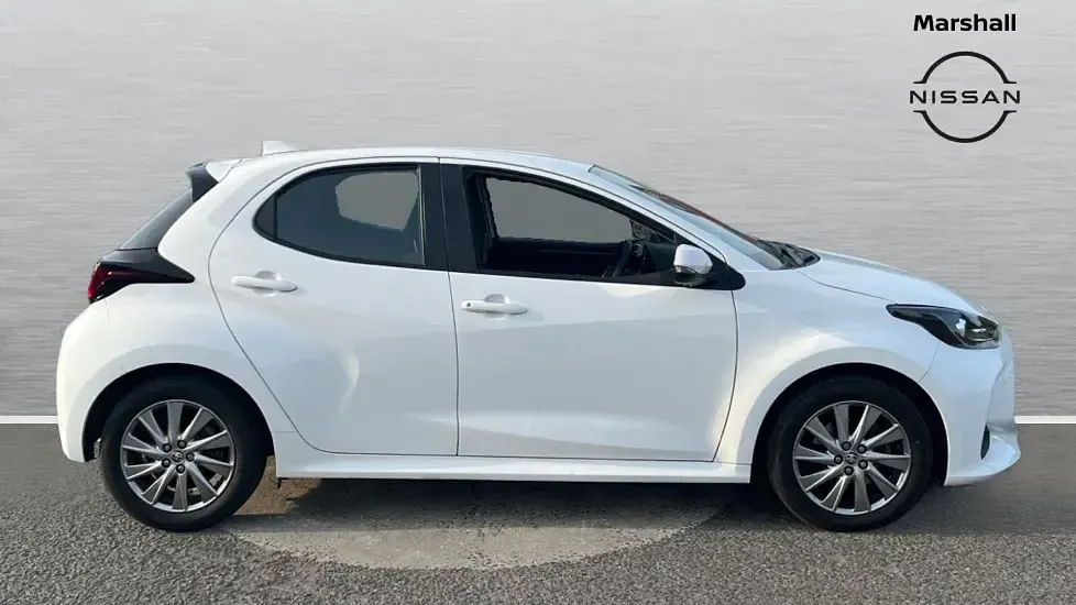 Used Toyota Yaris 116 HP (85 kW) 2023 White Hatchback