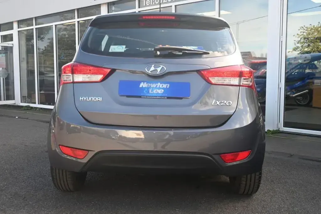 Used Hyundai ix20 SE 90 HP (66 kW) 2016 Grey Hatchback