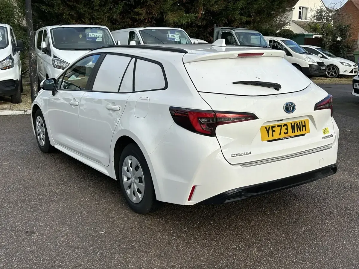 Używany Toyota Corolla 125 KM (91 kW) 2023 Biały