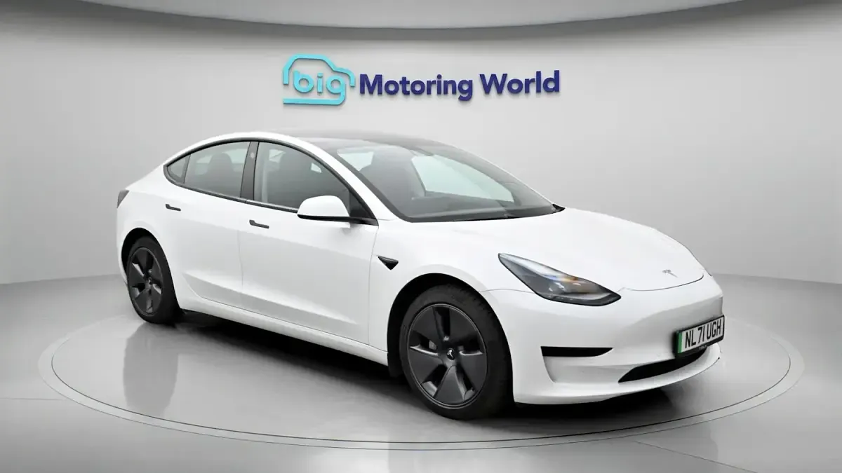 Used Tesla Model 3 Standard Range Plus 222 kW (302 HP) 2021 Sedan