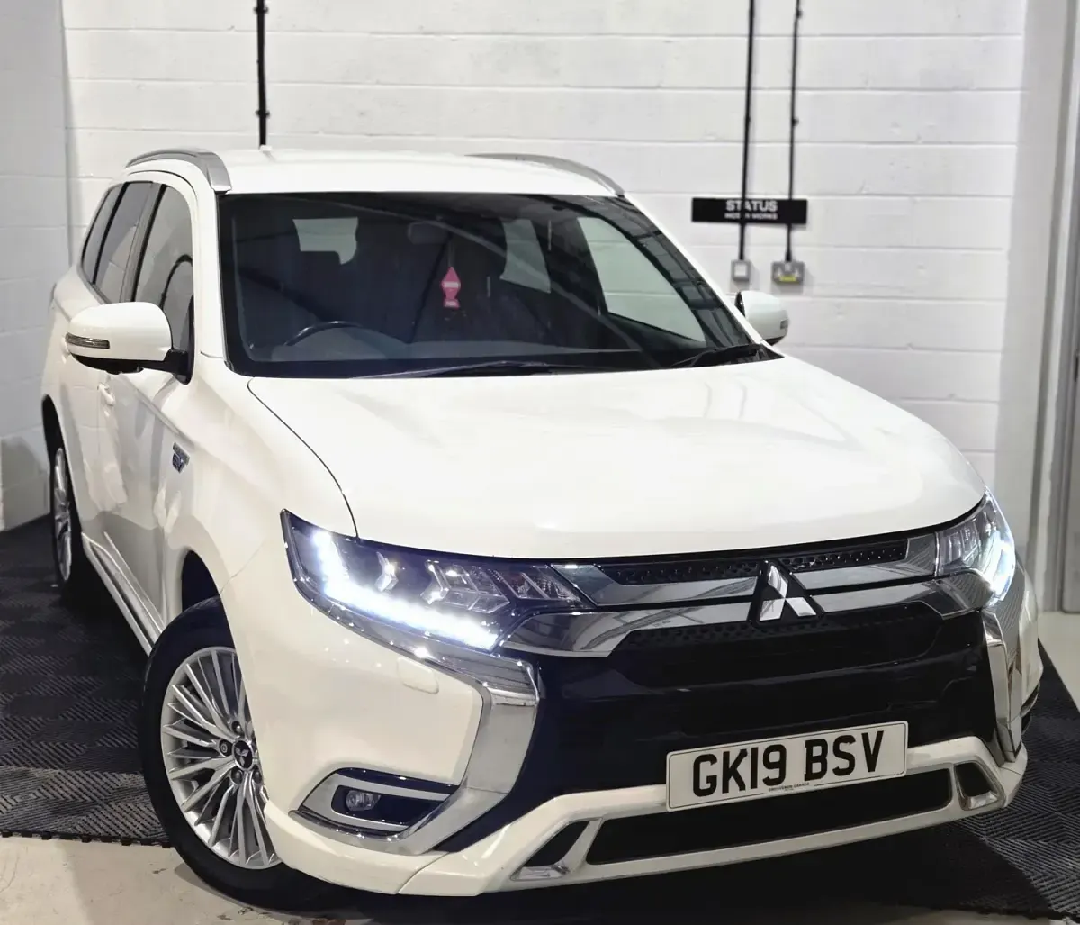 Używany Mitsubishi Outlander P-HEV 2019 Biały Kombi