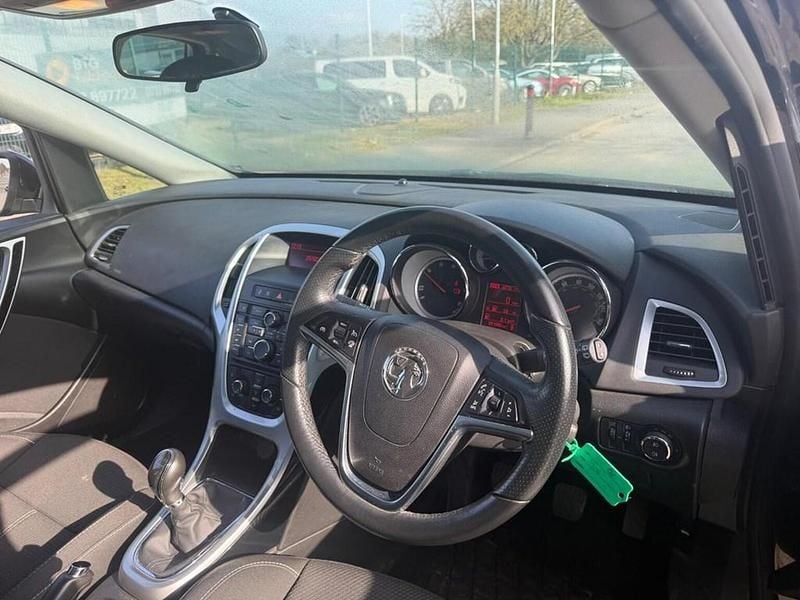Used Vauxhall Astra SRi 136 HP (100 kW) 2014 Black Hatchback