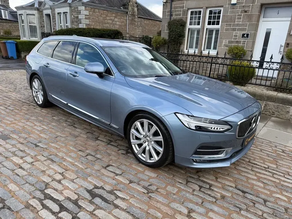 Used Volvo V90 Inscription 235 HP (172 kW) 2020 Blue Estate