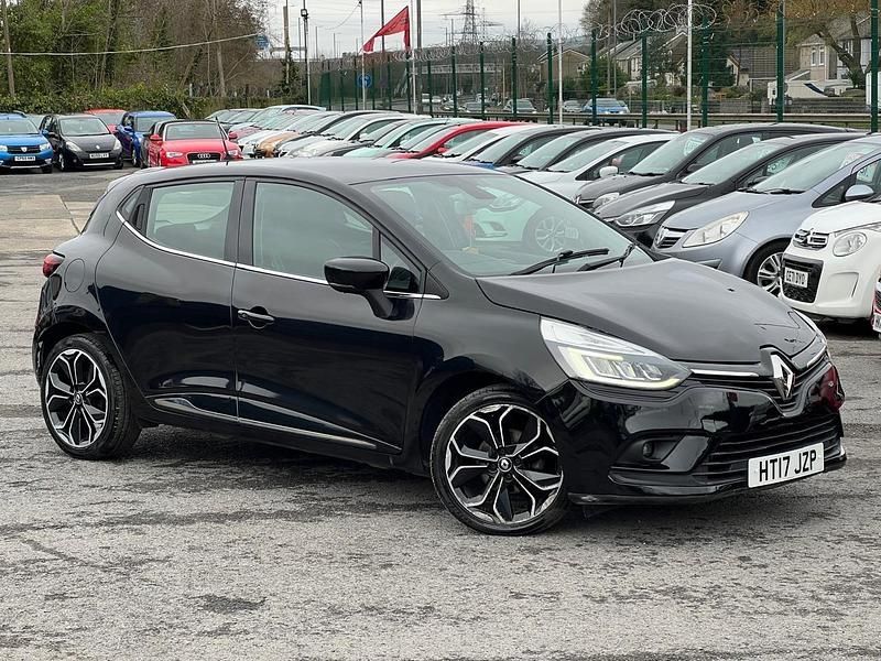Used Renault Clio IV Dynamique 2017 Black Hatchback