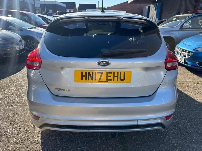 Used Ford Focus ST-Line 120 HP (88 kW) 2017 Silver Hatchback
