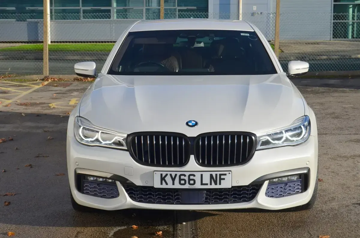 Used BMW 740 M Sport 320 HP (235 kW) 2016 White Sedan