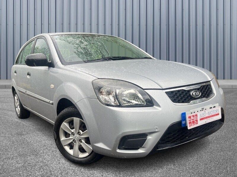 Silver Used 2011 Kia Rio Hatchback | £2,000 - Image 1/4