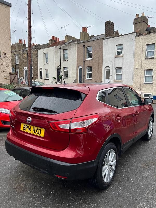 Used Nissan Qashqai Acenta Premium 115 HP (84 kW) 2014 Red SUV