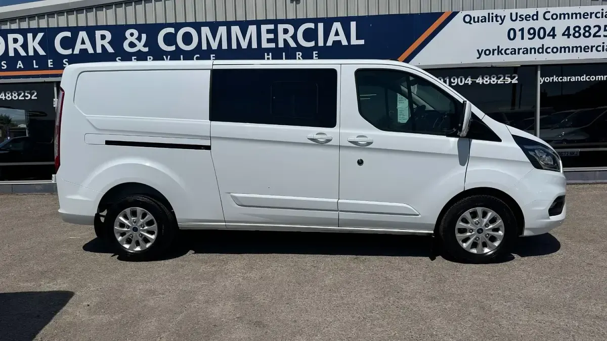 Used Ford Transit Custom Limited 130 HP (95 kW) 2023 White Van