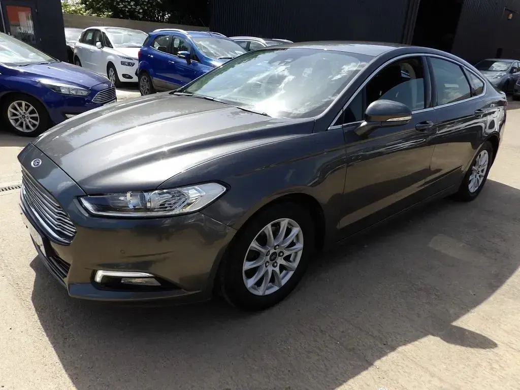 Usado Ford Mondeo Titanium 120 CV (88 kW) 2017 Gris Utilitario