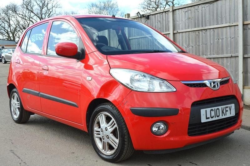 Used Hyundai i10 Comfort 78 HP (57 kW) 2010 Red Hatchback
