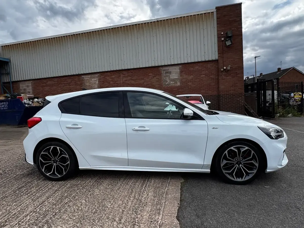 Used Ford Focus ST-Line X 120 HP (88 kW) 2021 White Hatchback