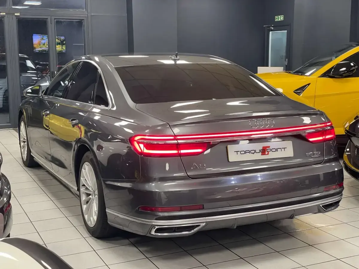 Begagnad Audi A8 S-Line 282 HK (207 kW) 2019 Grå Sedan