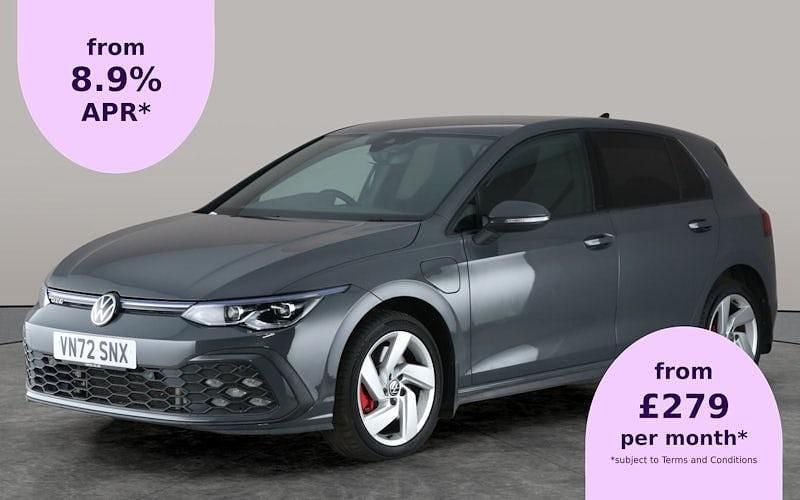 Used 2024 VW Golf VIII GTE Hatchback | £20,434 (Good price) - Image 1/2