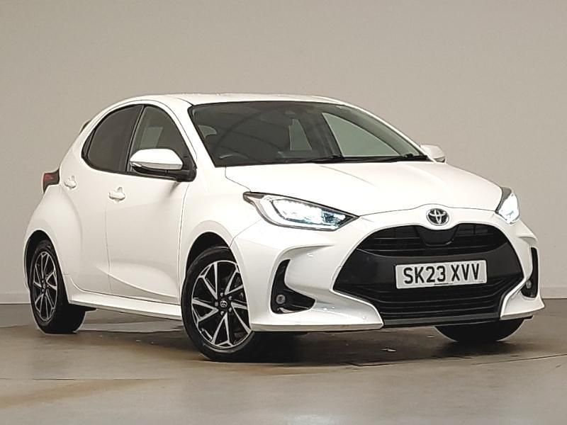 Used Toyota Yaris Hybrid Design 116 HP (85 kW) 2023 White Hatchback